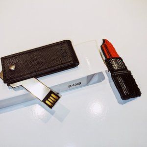 JO malone 8 GB flash drive